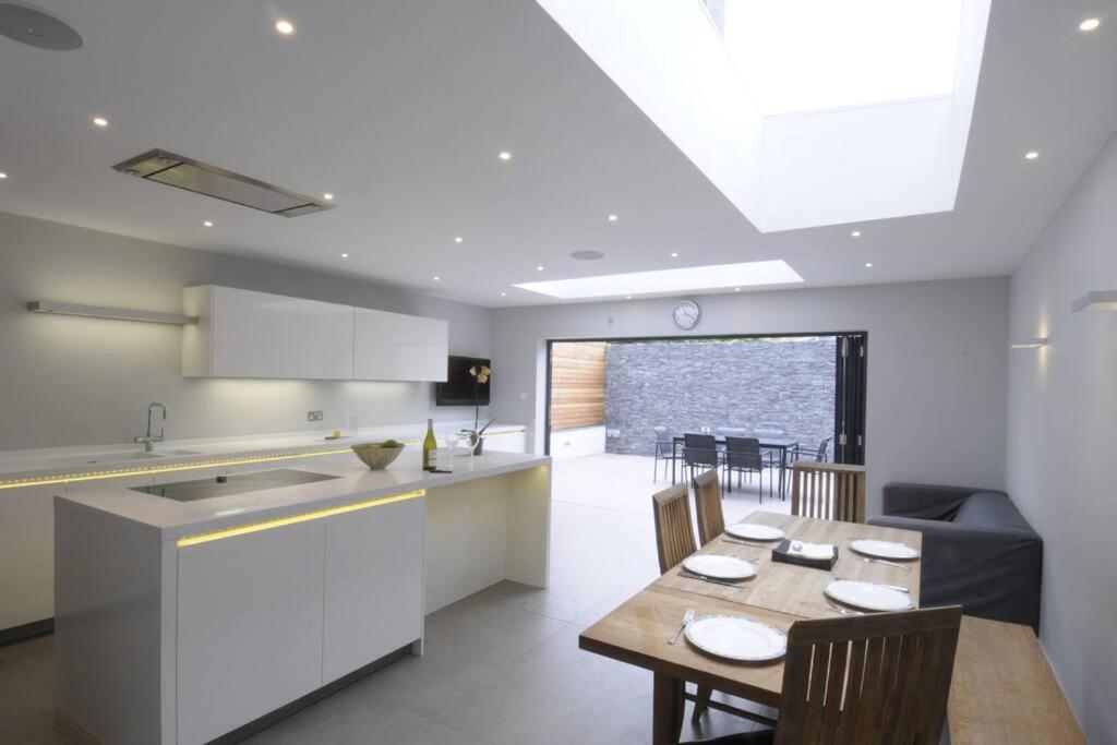 Four Bedroom Modern Victorian Wandsworth House London Exterior photo